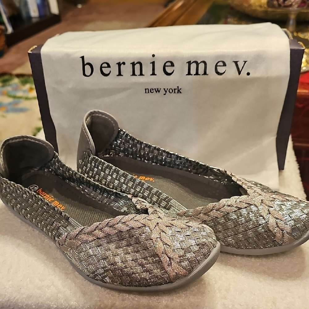 bernie mev. Women's Metallic Gray Woven Flats